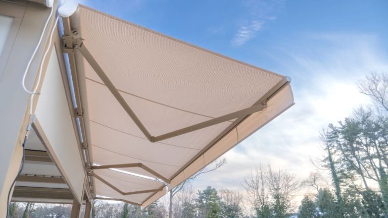 Store banne bras articulés en aluminium