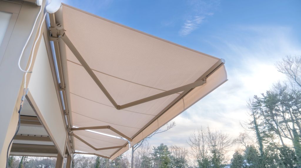 Store banne bras articulés en aluminium